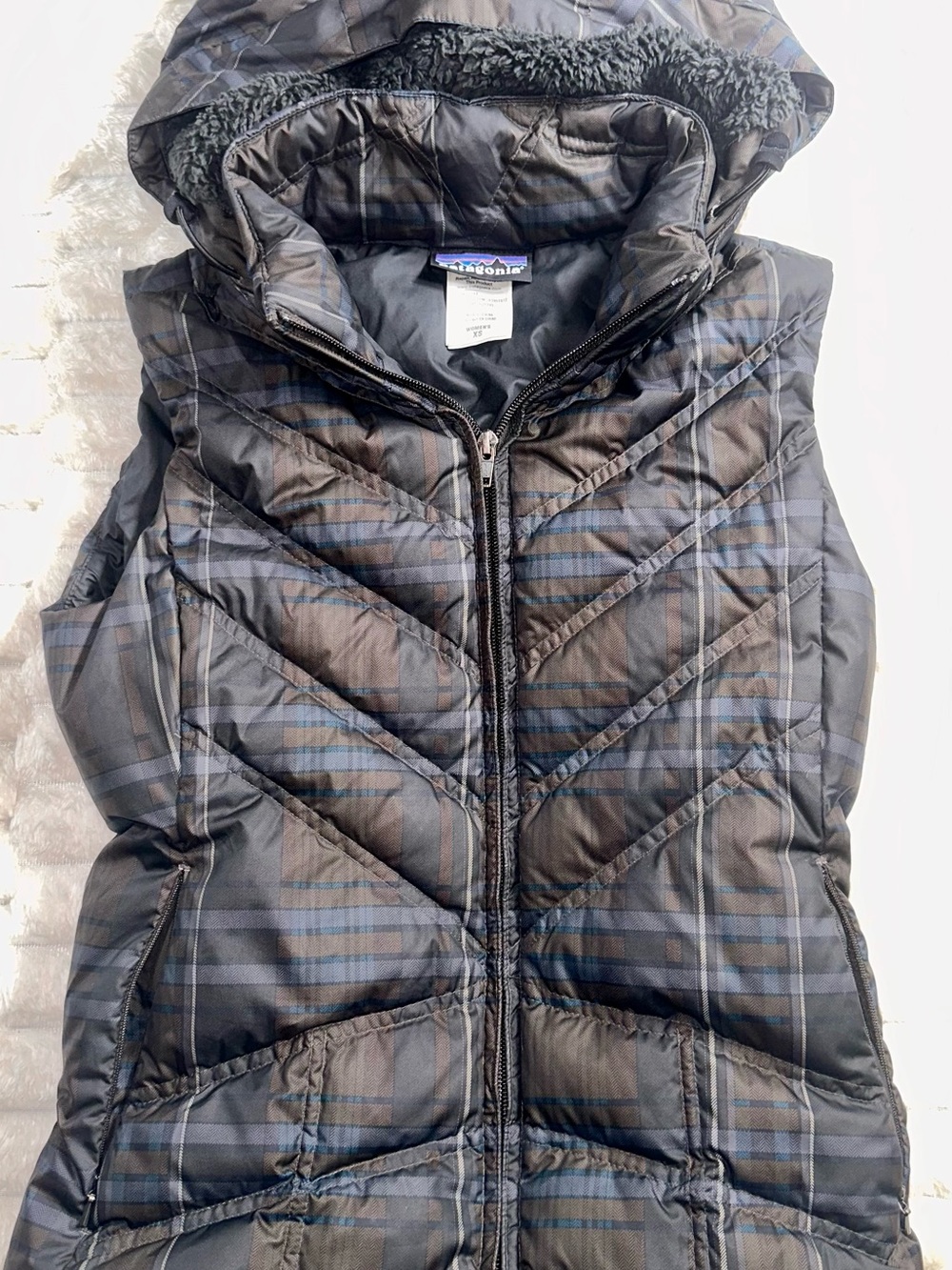 Patagonia Quilted Hooded Vest in Black Plaid Sz XSmall Removable hood, Exc cond!